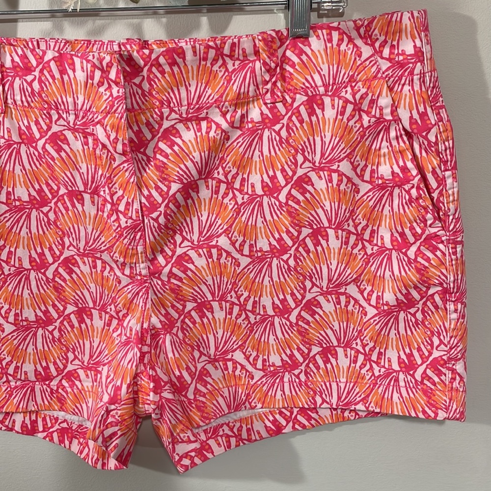 Vineyard Vines Pink and Orange Shell Print Women’s Shorts - Picture 3 of 16